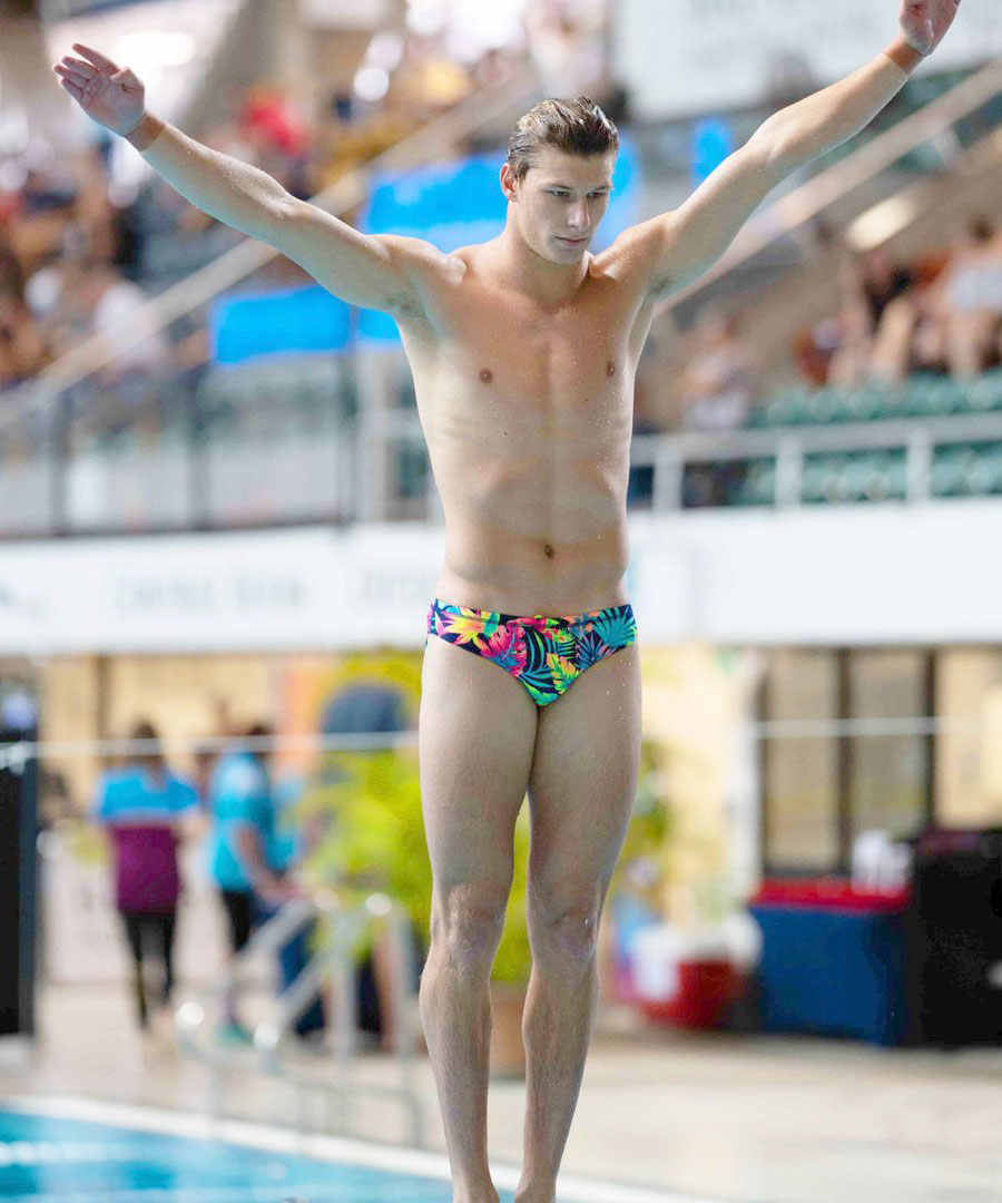 Click for more speedo photos.