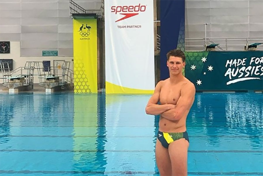 Click for more speedo photos.