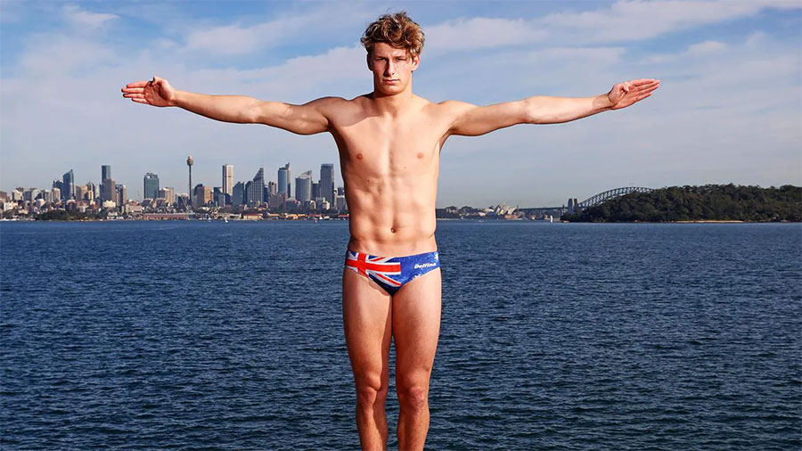 Click for more speedo photos.