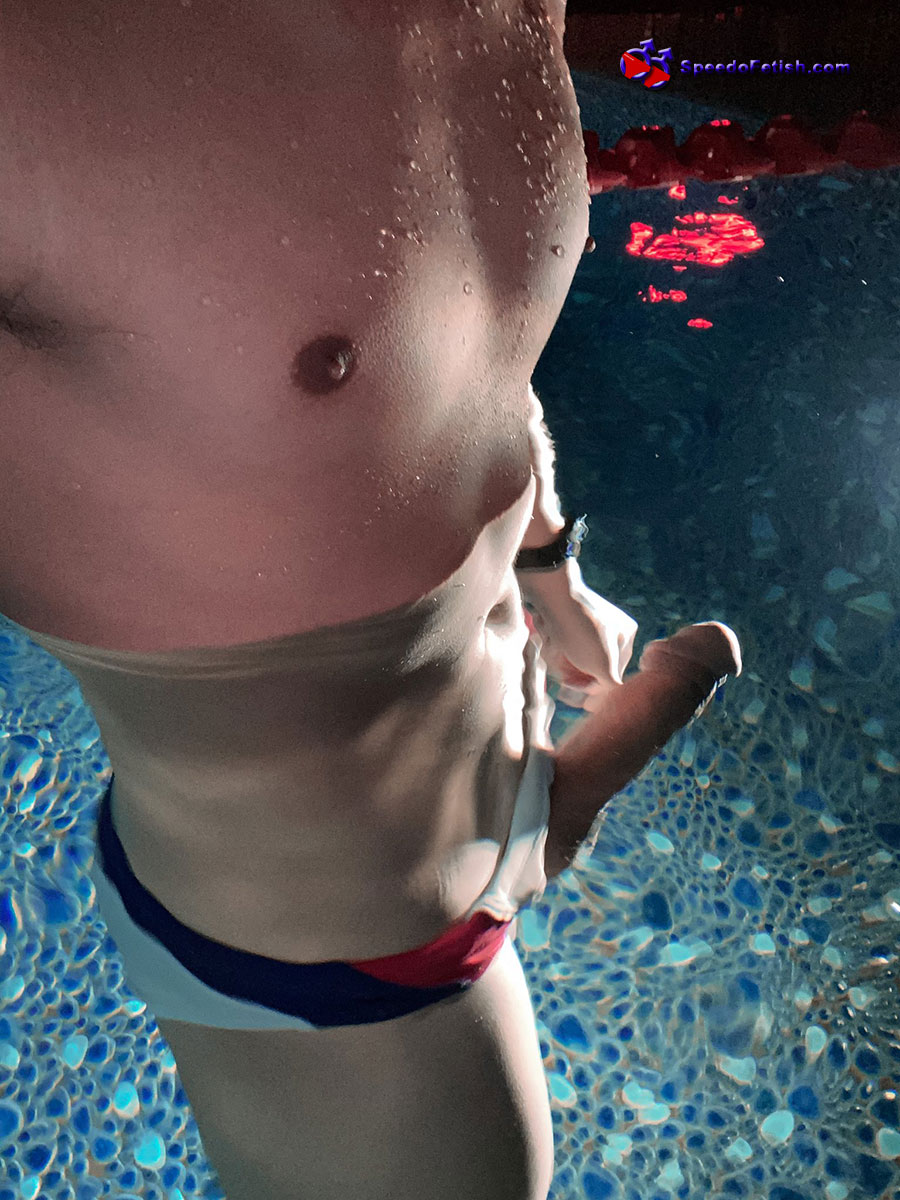 Click for more speedo photos.