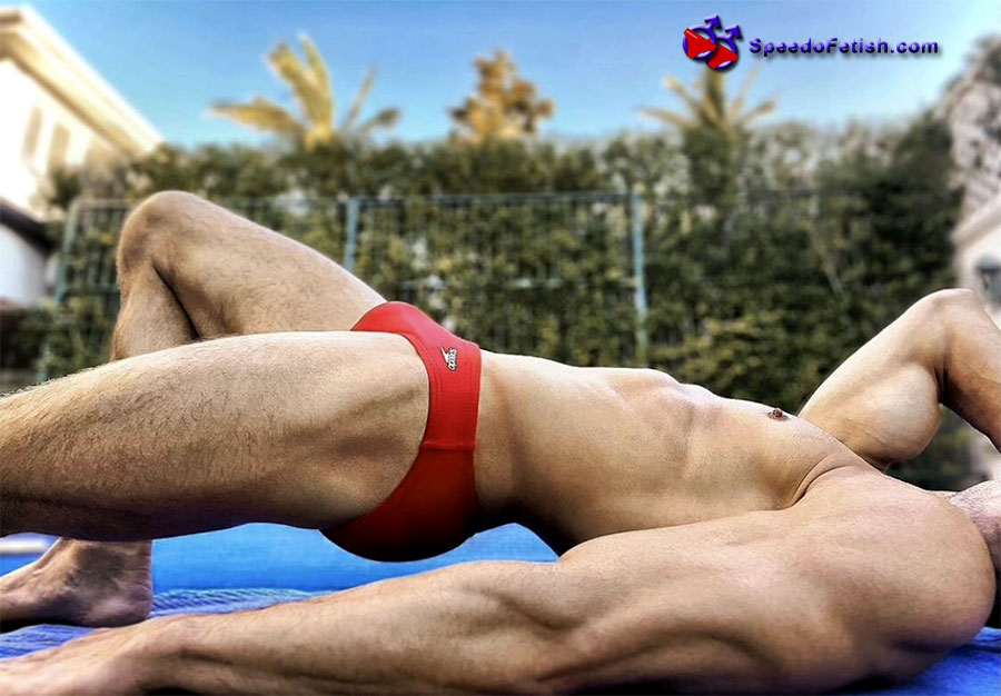 Click for more speedo photos.