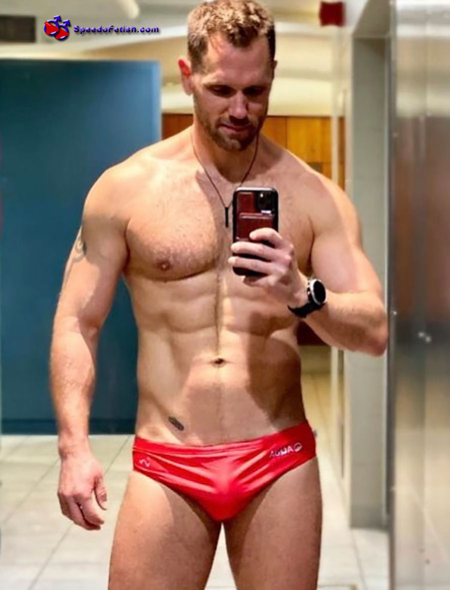 Click for more speedo photos.