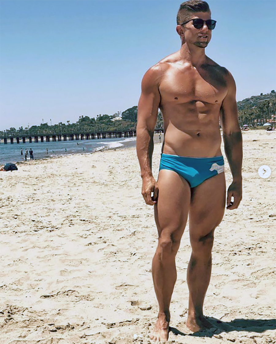 Click for more speedo photos.