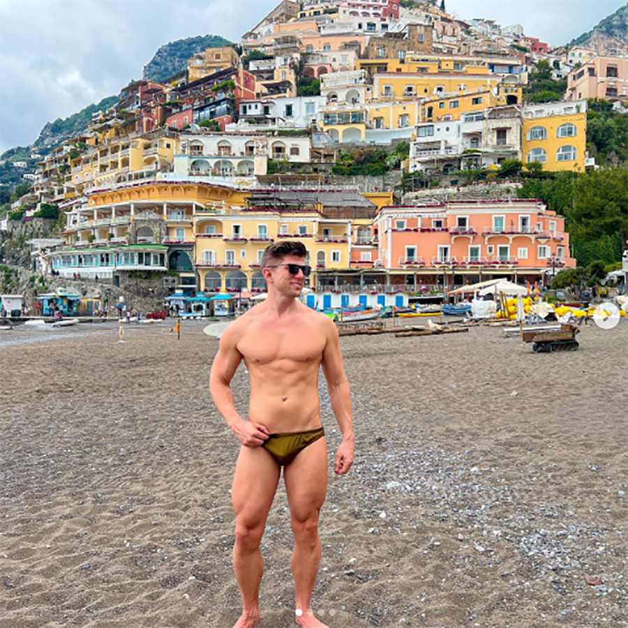 Click for more speedo photos.