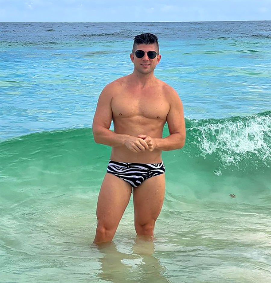 Click for more speedo photos.