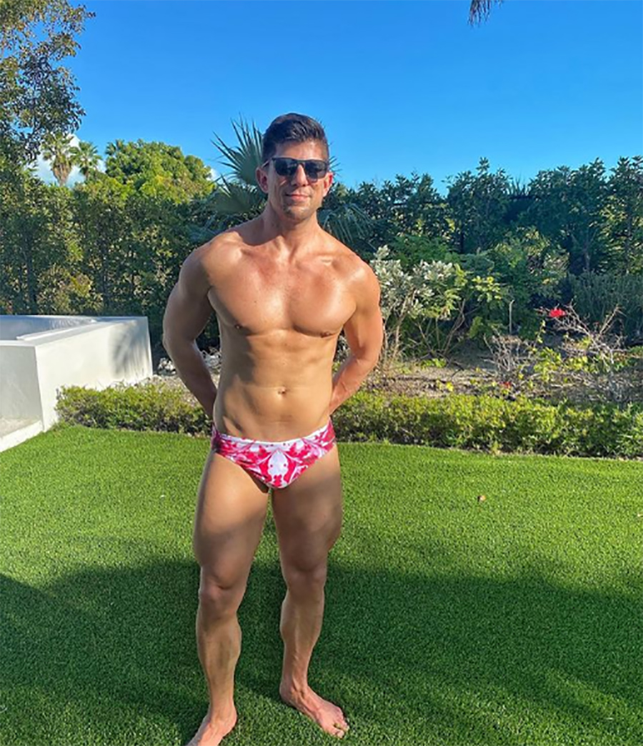 Click for more speedo photos.