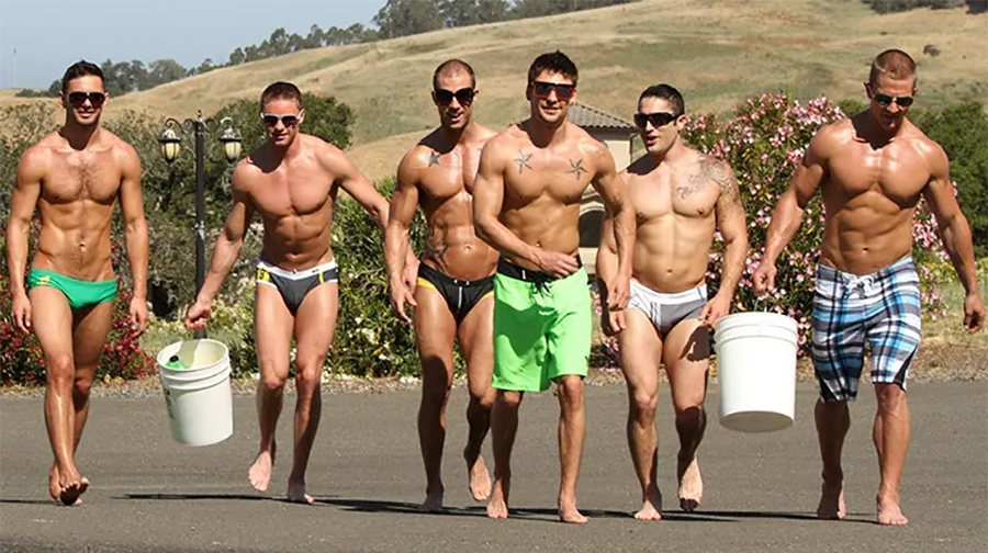 Click for more speedo photos.