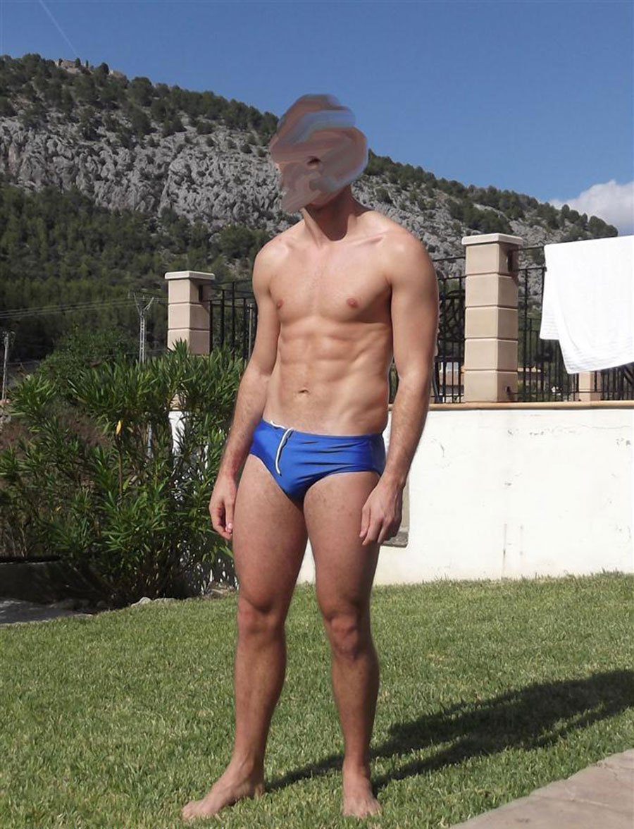 Click for more speedo photos.